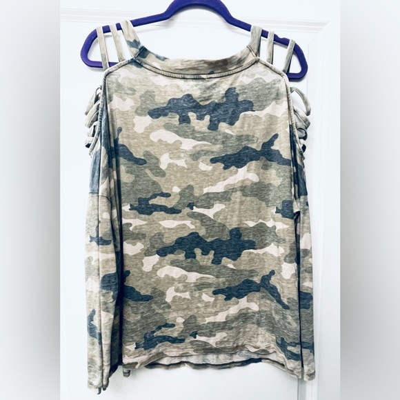 Express Camo Top - Picture 3 of 4